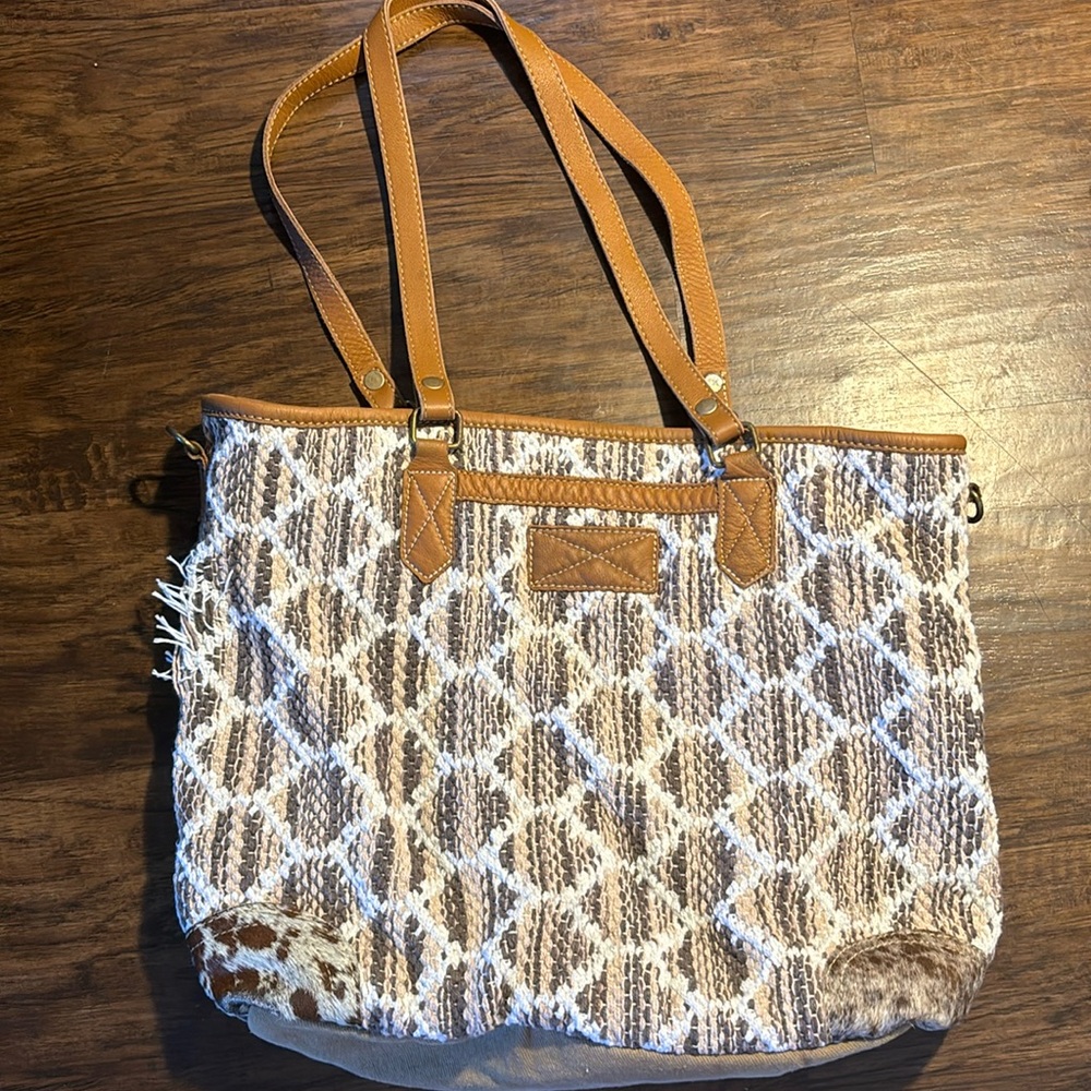 Myra bag tote with cowhide corners